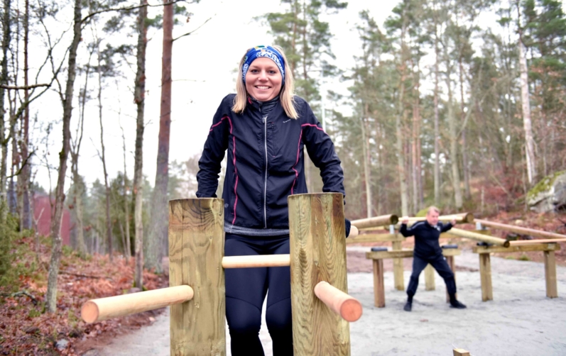 Linnea Persson testar utegymmet