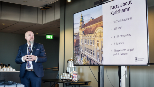 Magnus Gärdebring presenterar.