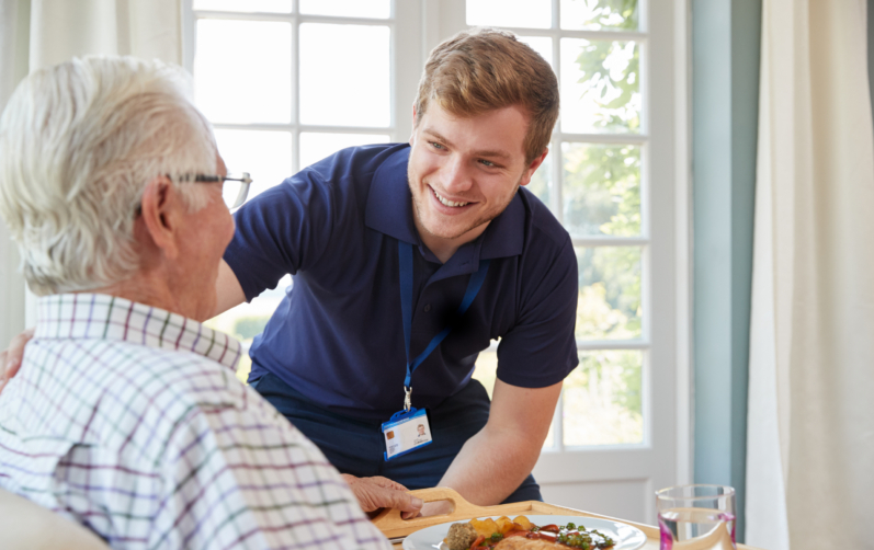Person som ger omvårdnad till en annan person