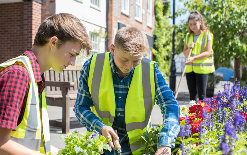 Ungdomar som arbetar